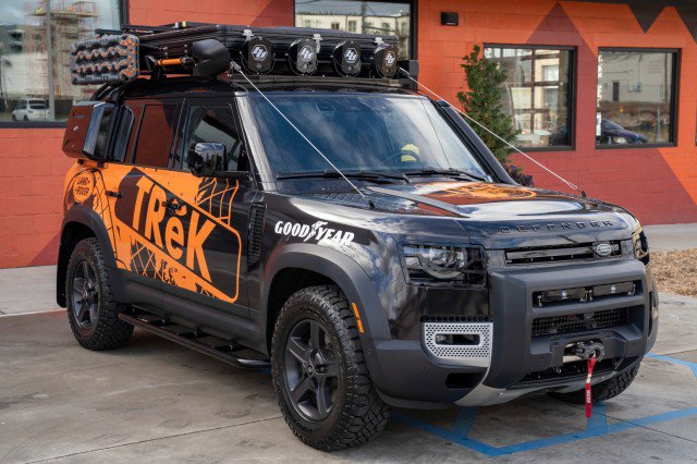 Used 2023 Land Rover Defender 110 S image 2