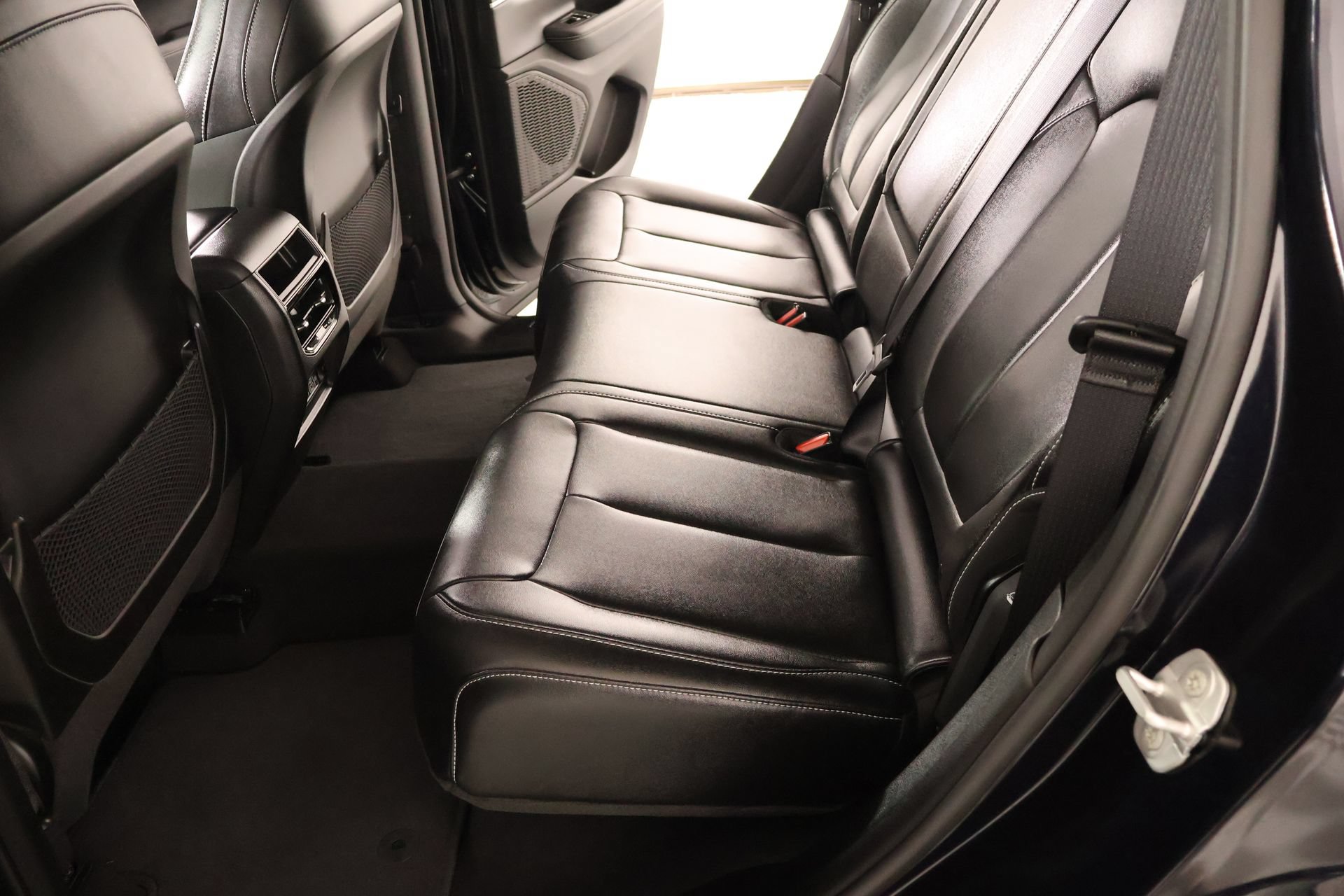 Used 2024 Jeep Grand Cherokee Limited w/ Black Appearance Package RWD image 13