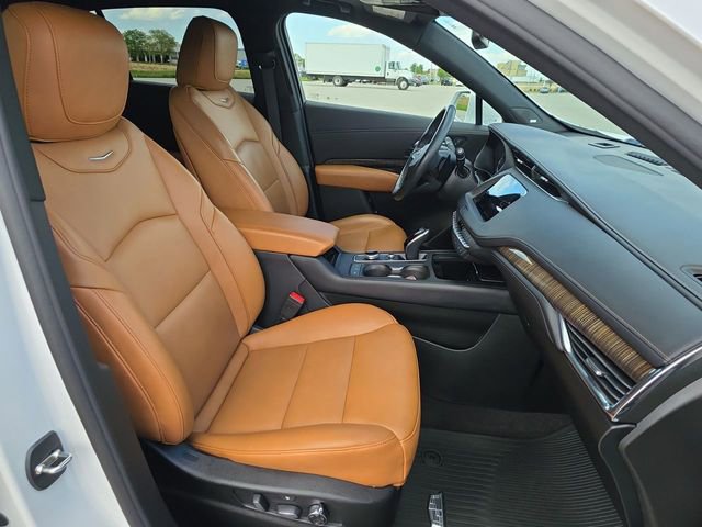 Used 2020 Cadillac XT4 Premium Luxury AWD/4WD image 32