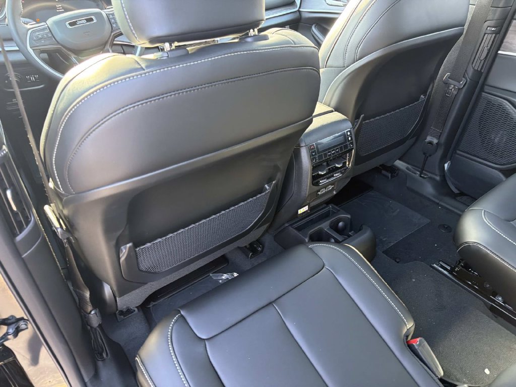 Used 2025 Jeep Grand Cherokee L Limited w/ MOPAR Finishing Package AWD/4WD image 17