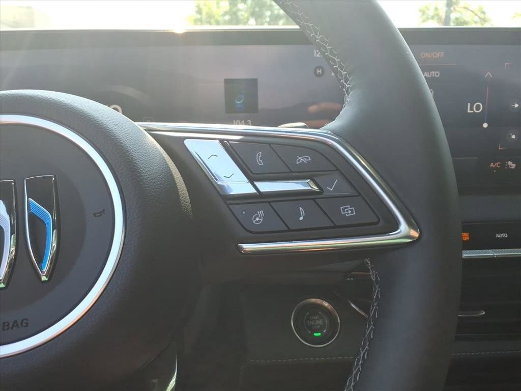 Used 2025 Buick Enclave Preferred w/ Power Package image 8