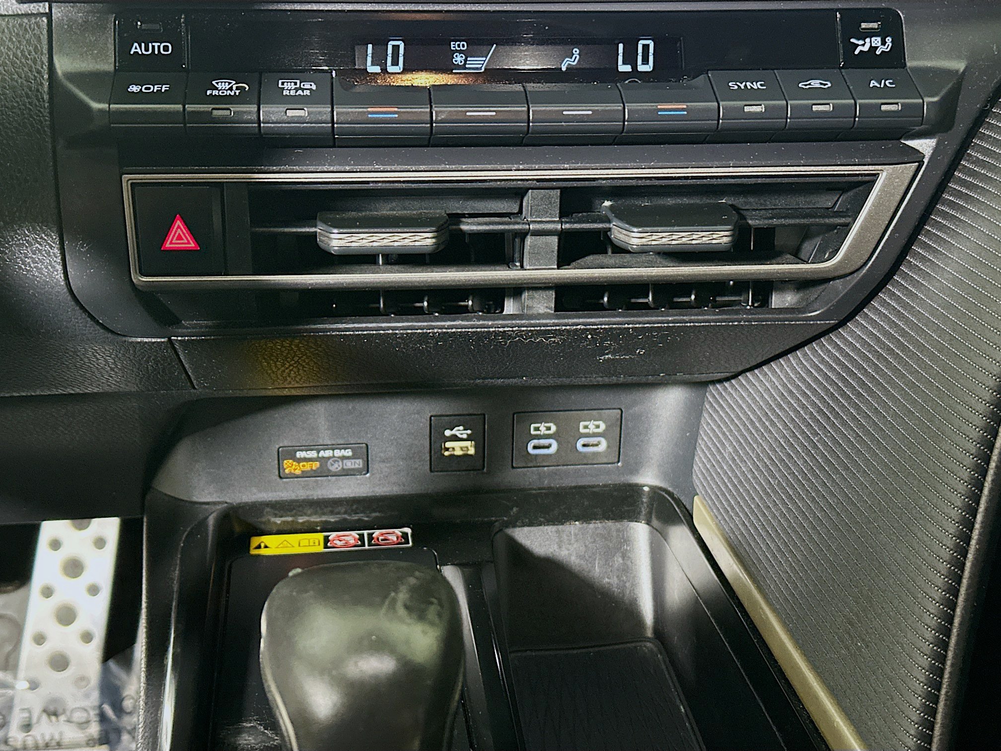 Used 2025 Toyota Camry SE w/ Convenience Package FWD image 23