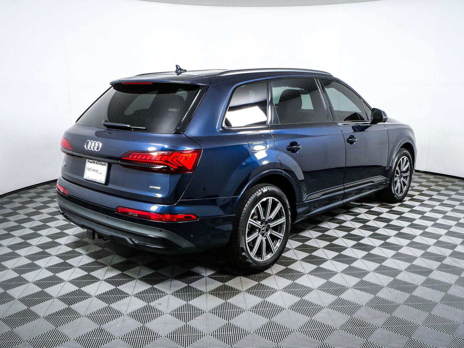 Used 2023 Audi Q7 2.0T Premium Plus w/ Premium Plus Package AWD/4WD image 3