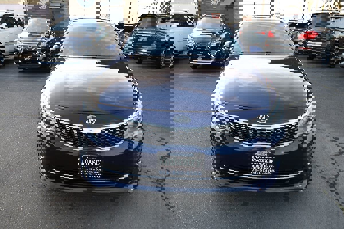 Used 2018 Kia Optima S w/ Panoramic Sunroof Package image 3