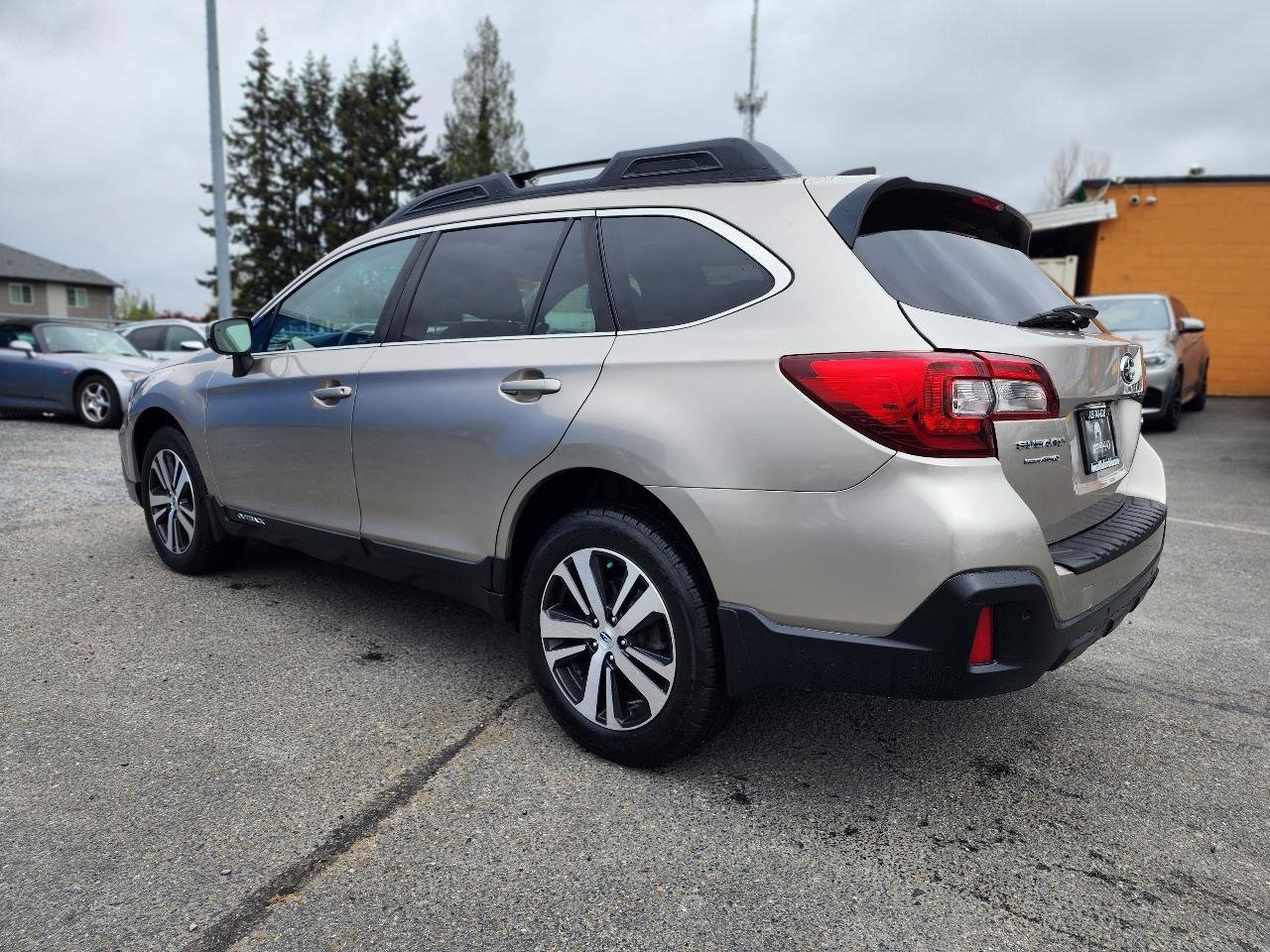 Used 2018 Subaru Outback 2.5i Limited AWD/4WD image 9