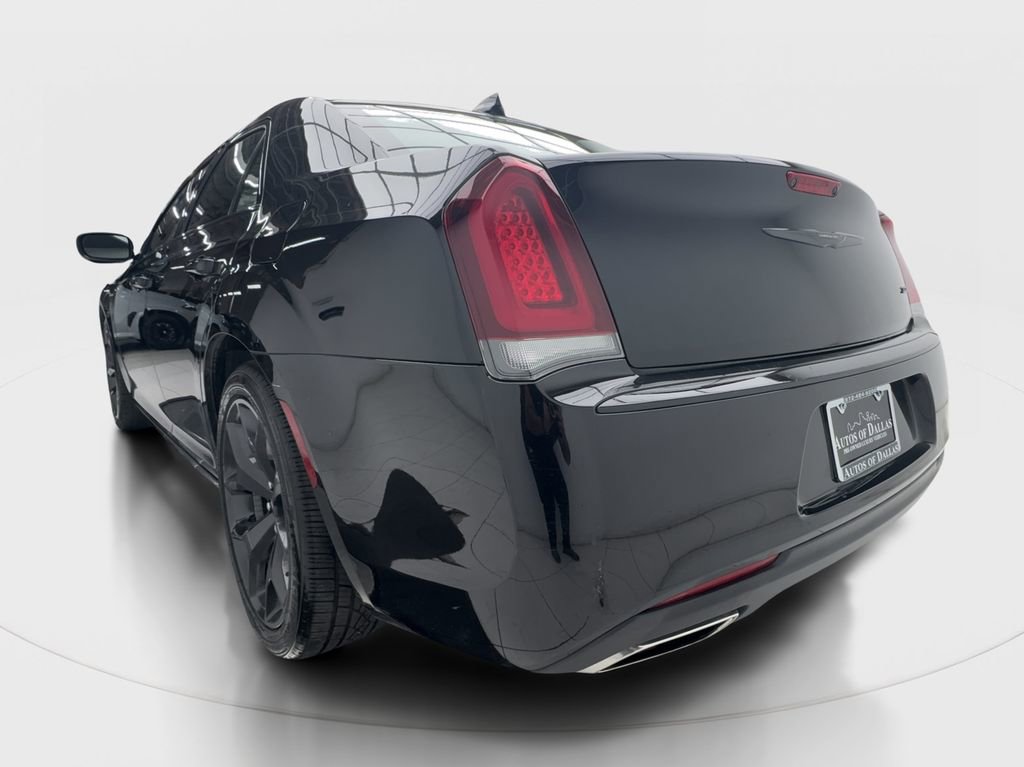 Used 2021 Chrysler 300 Touring w/ Sport Appearance Package image 9