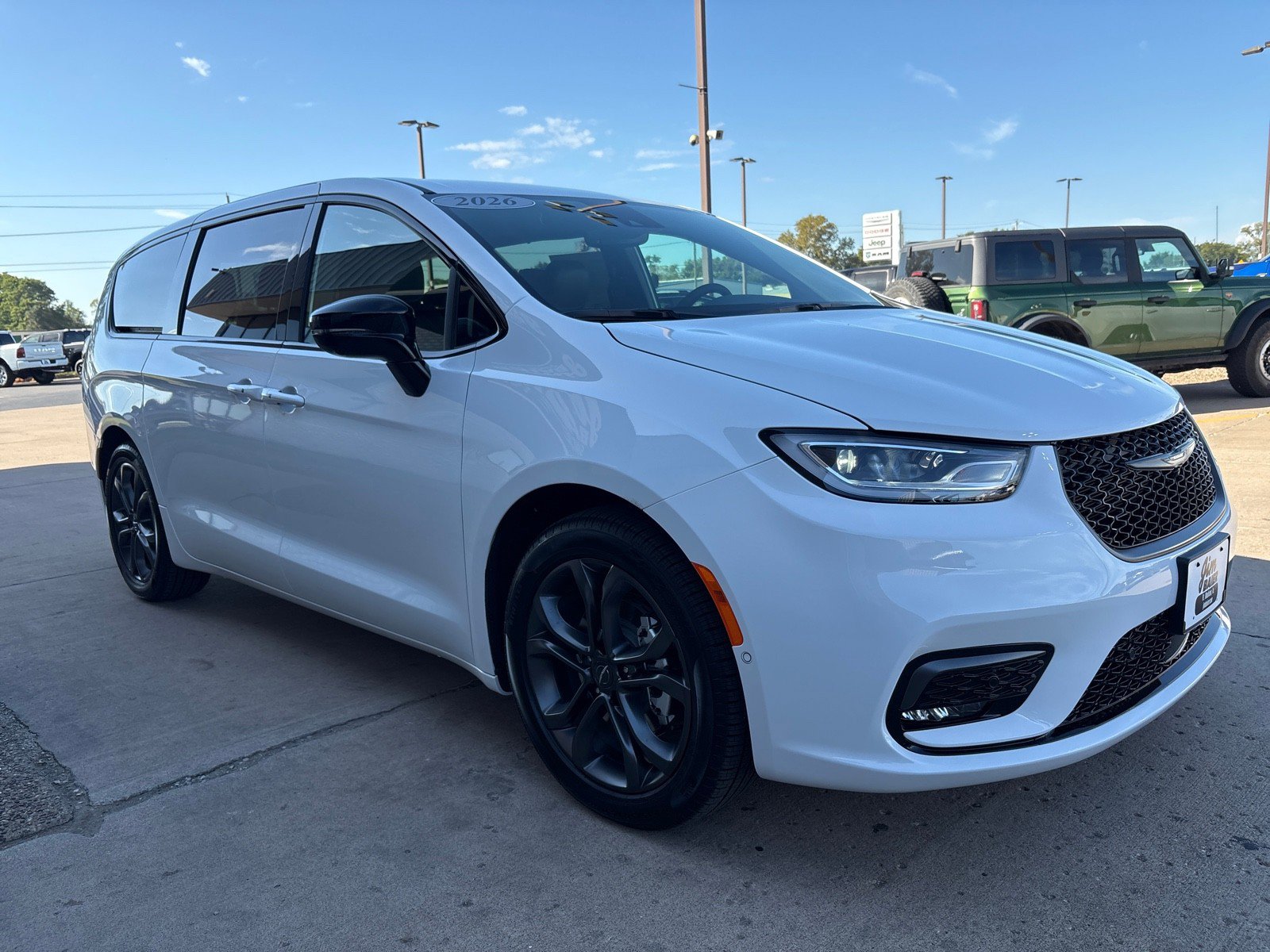 New 2026 Chrysler Pacifica Select image 9