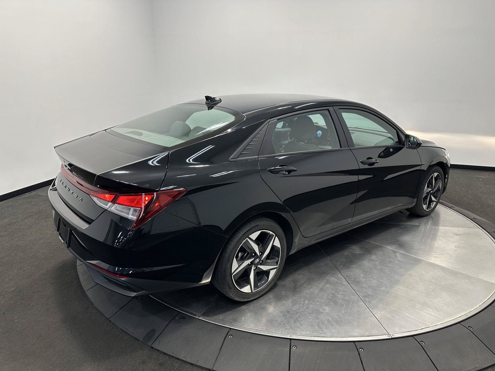 Certified 2023 Hyundai Elantra SEL w/ Convenience Package FWD image 7