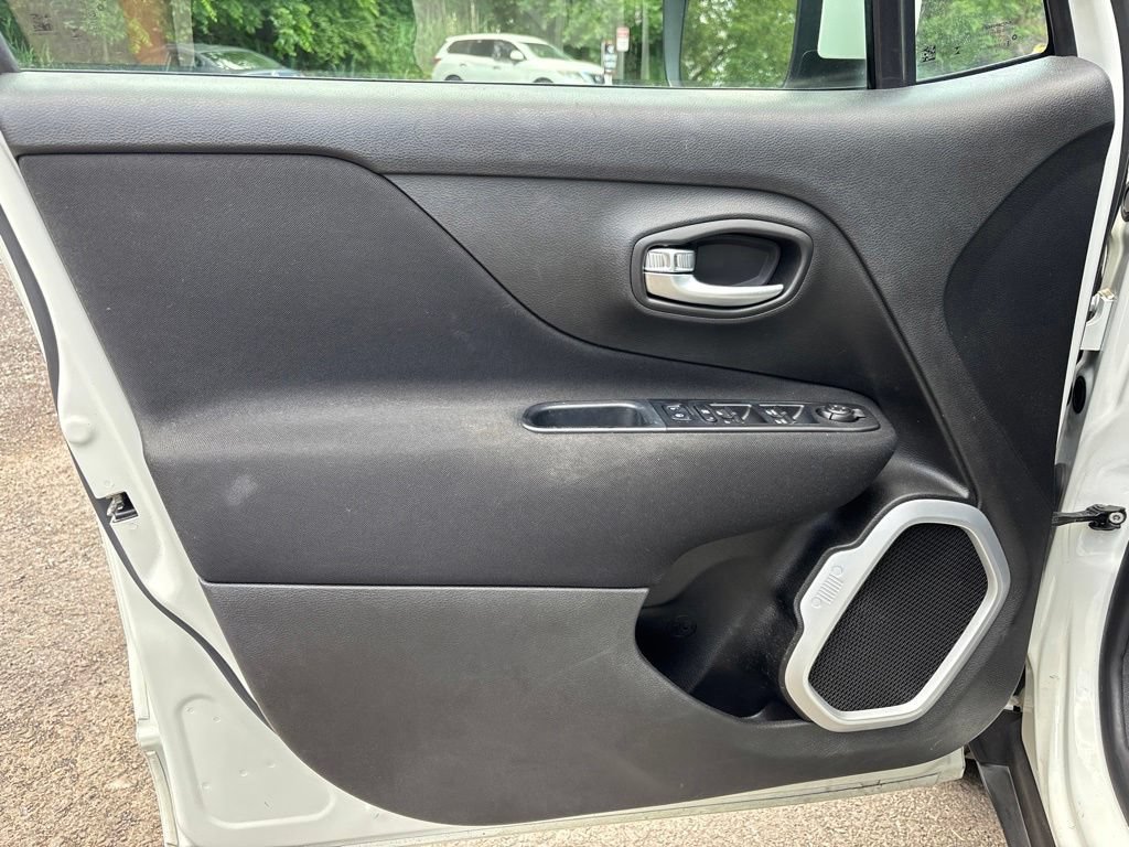 Used 2021 Jeep Renegade Latitude AWD/4WD image 14