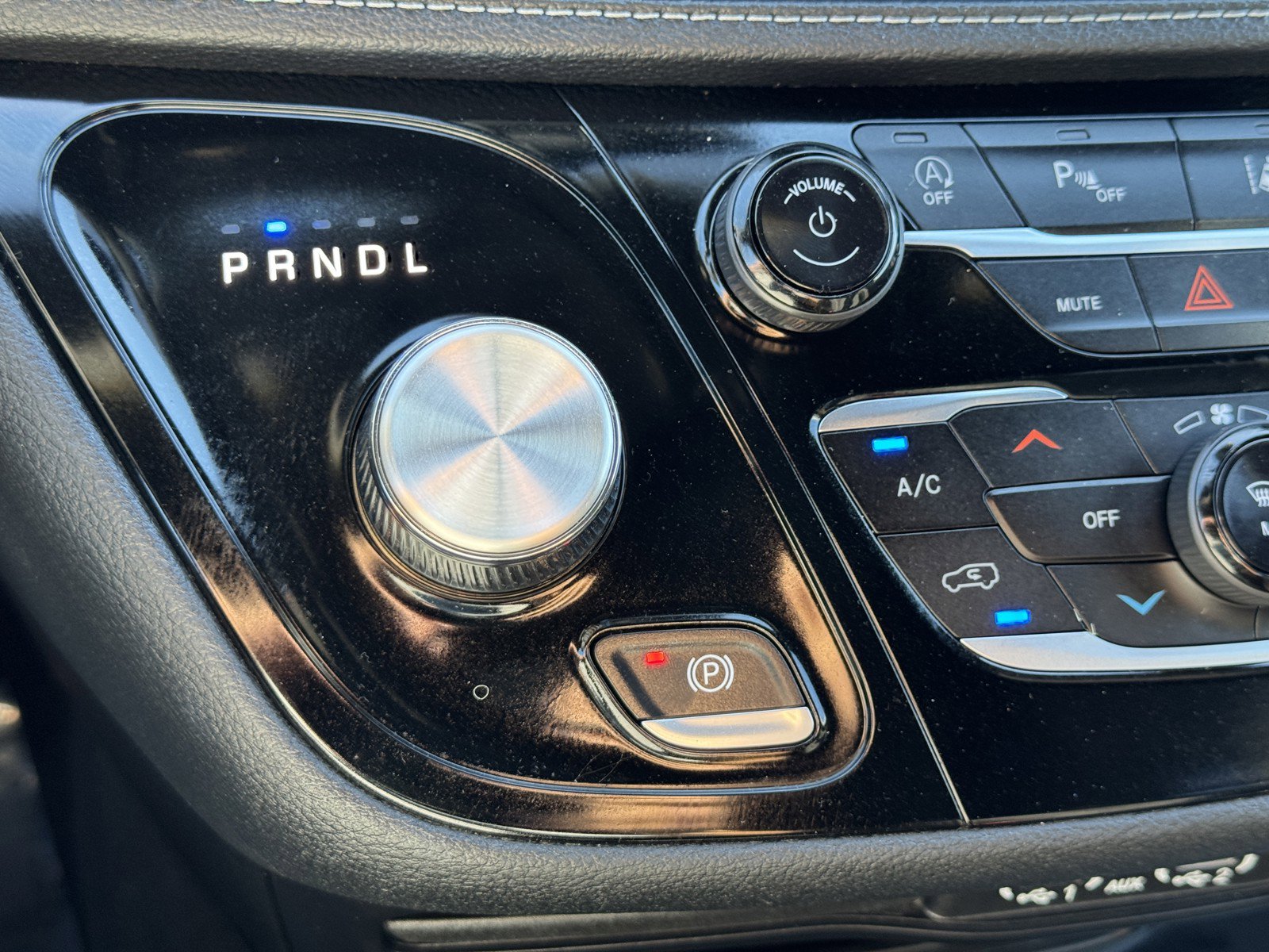 Used 2024 Chrysler Pacifica Touring image 20