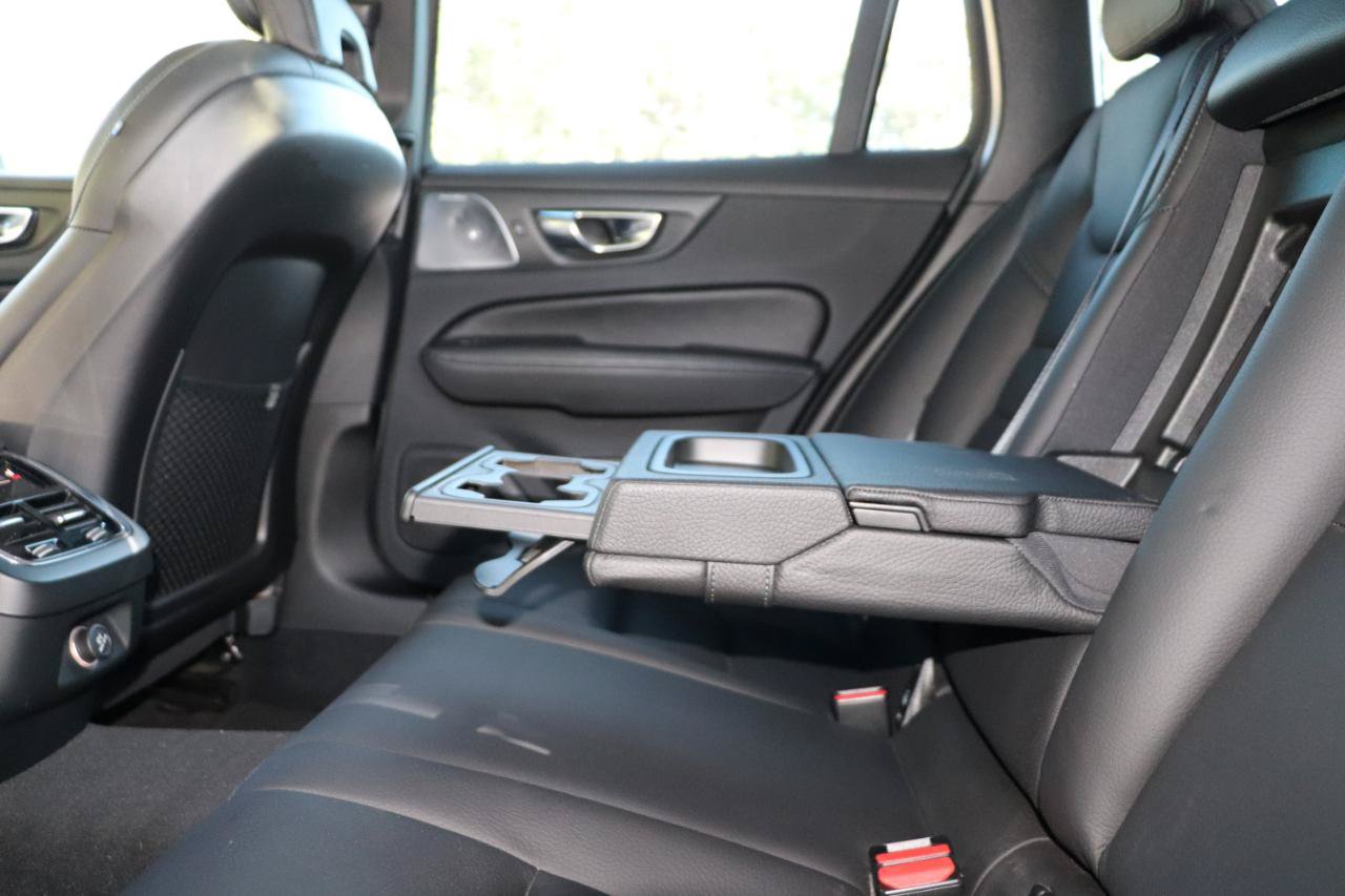 Used 2019 Volvo V60 T5 Cross Country AWD/4WD image 32