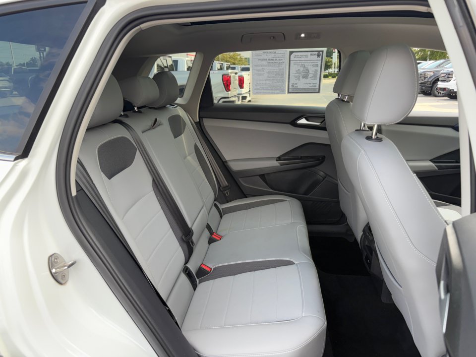 Used 2023 Volkswagen Taos SE w/ Panoramic Sunroof Package AWD/4WD image 29