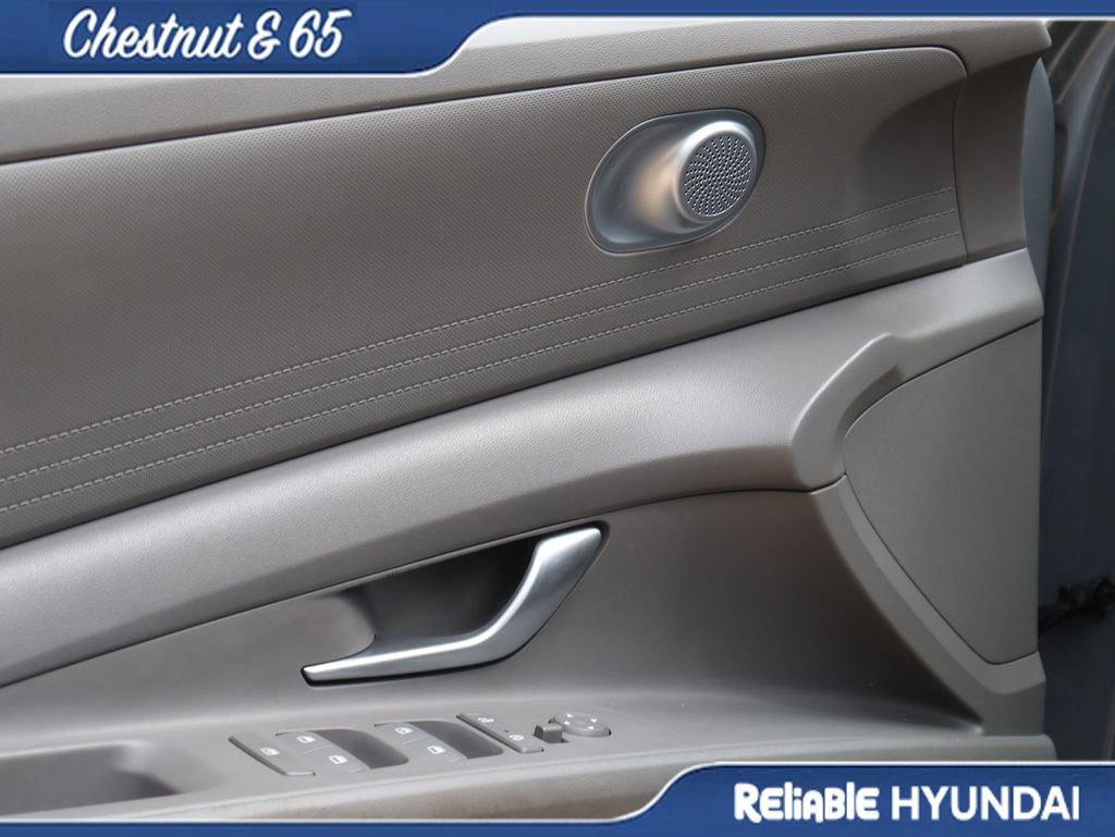 Used 2022 Hyundai Elantra SEL image 22