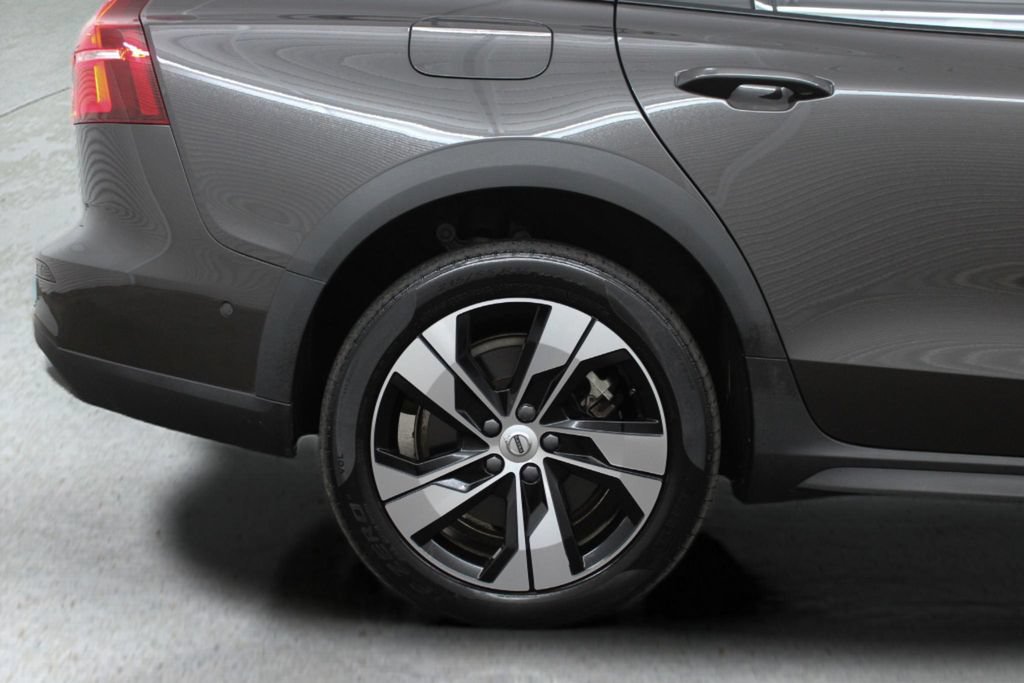 Certified 2023 Volvo V60 B5 Cross Country Plus w/ Climate Package AWD/4WD image 12