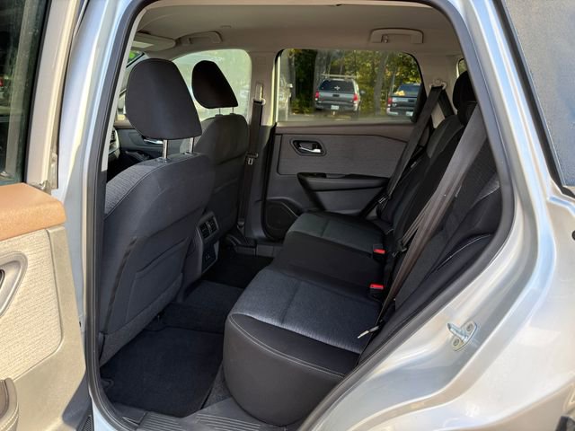 Used 2022 Nissan Rogue SV image 4