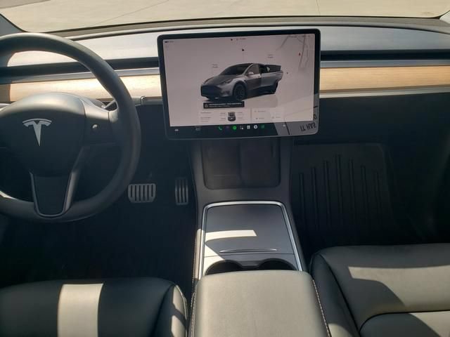 Used 2024 Tesla Model Y Performance AWD/4WD image 16