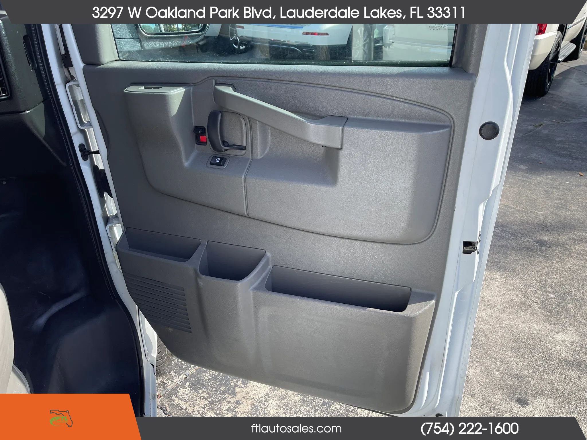 Used 2017 GMC Savana 3500 Extended image 28