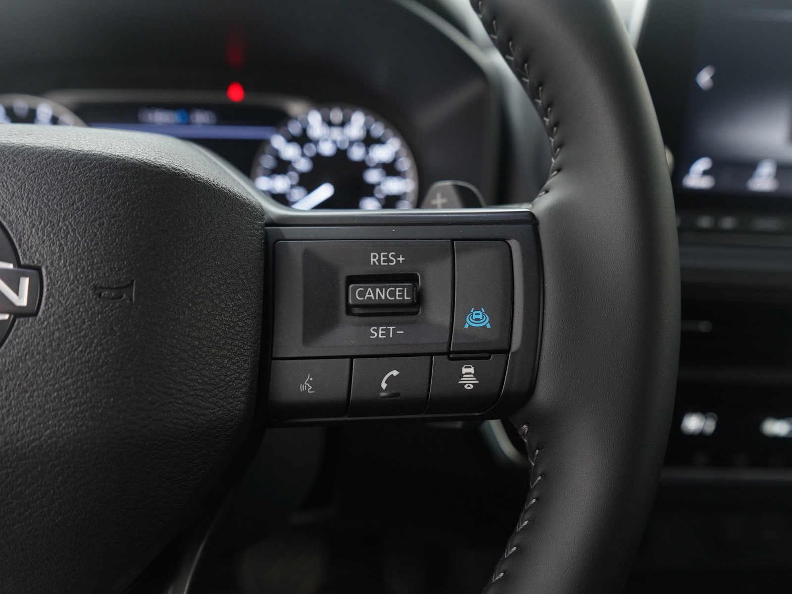 Used 2025 Nissan Rogue SV AWD/4WD image 29
