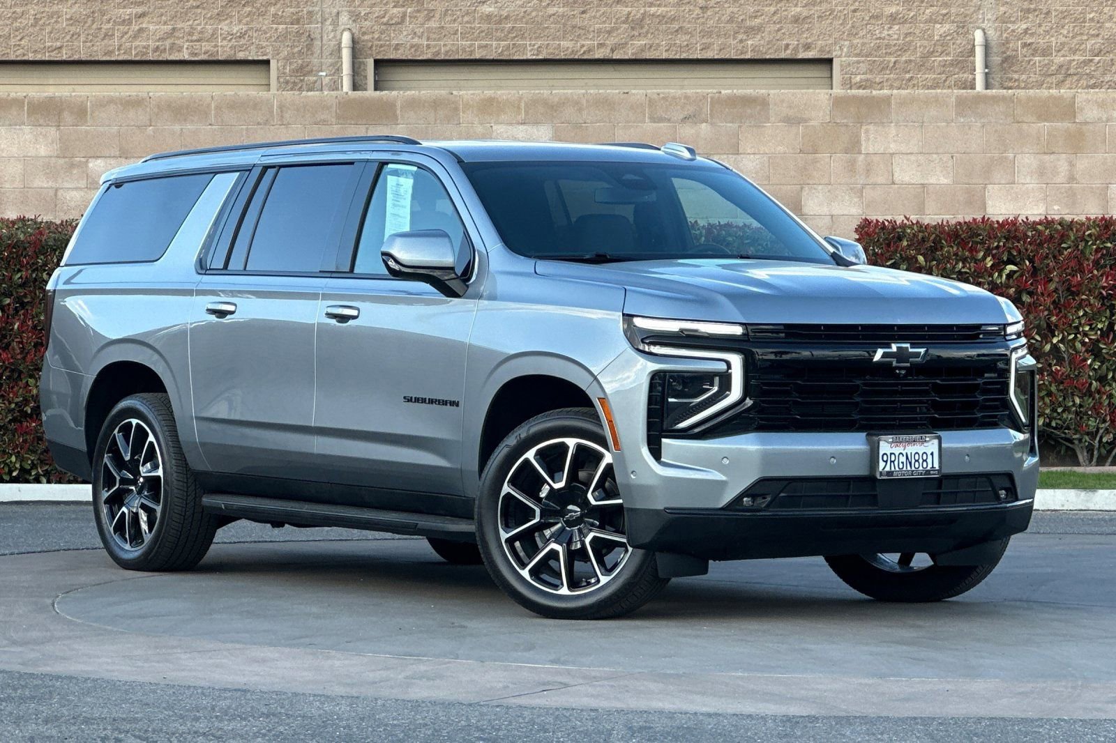 Certified 2025 Chevrolet Suburban RST image 2