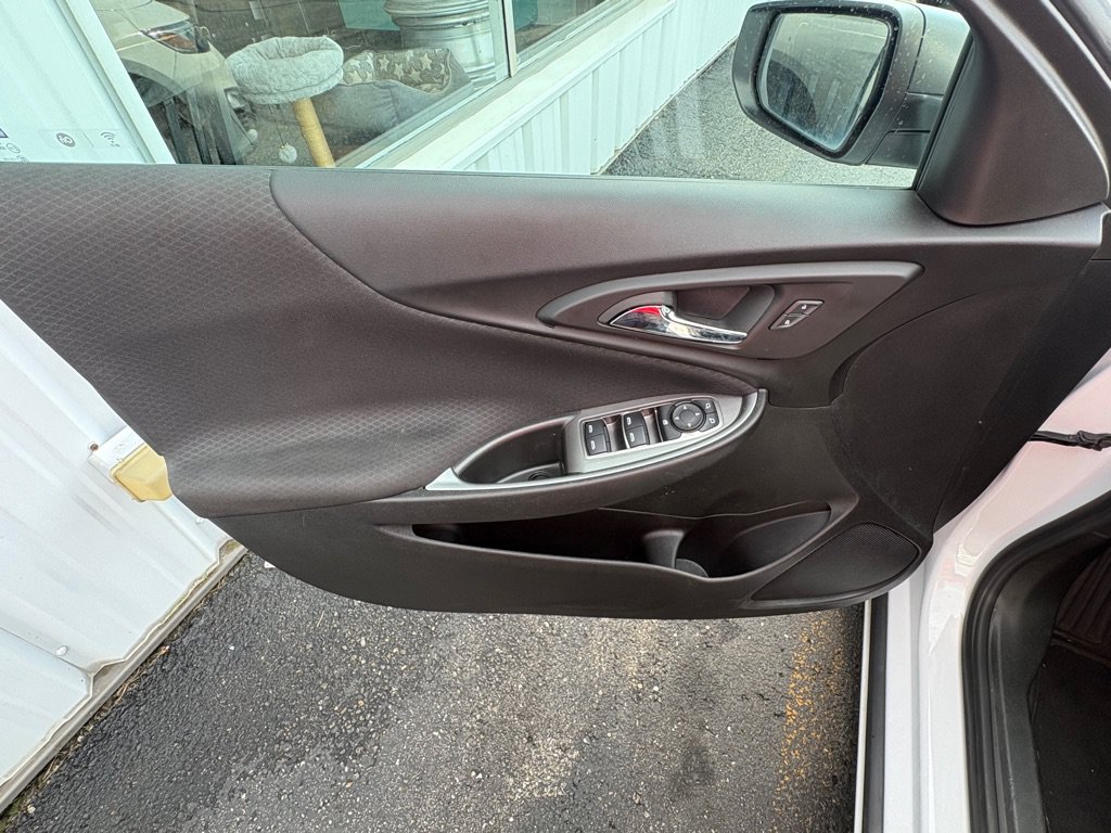 Used 2023 Chevrolet Malibu LS FWD image 7