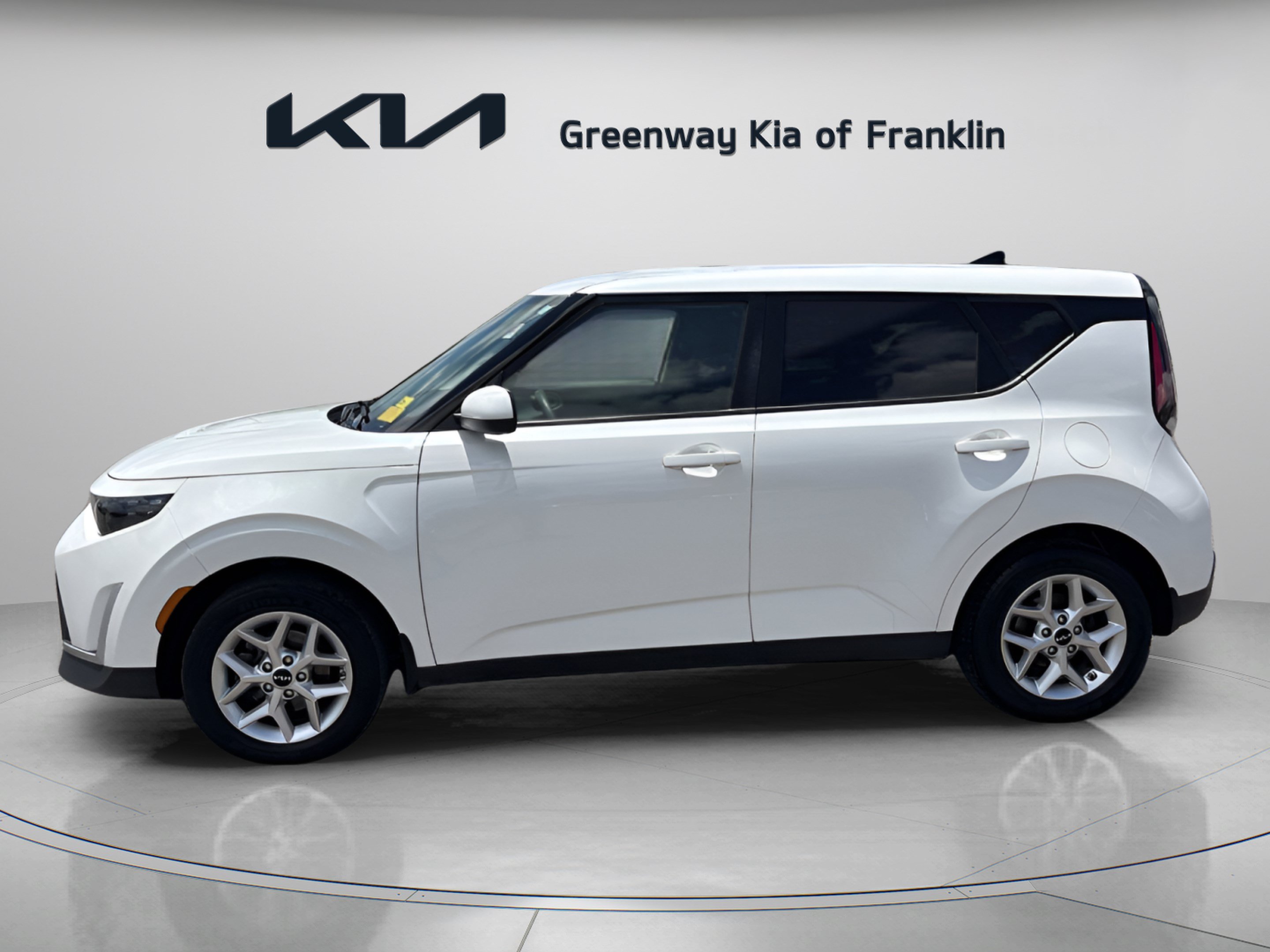 Used 2023 Kia Soul LX w/ LX Technology Package FWD image 4
