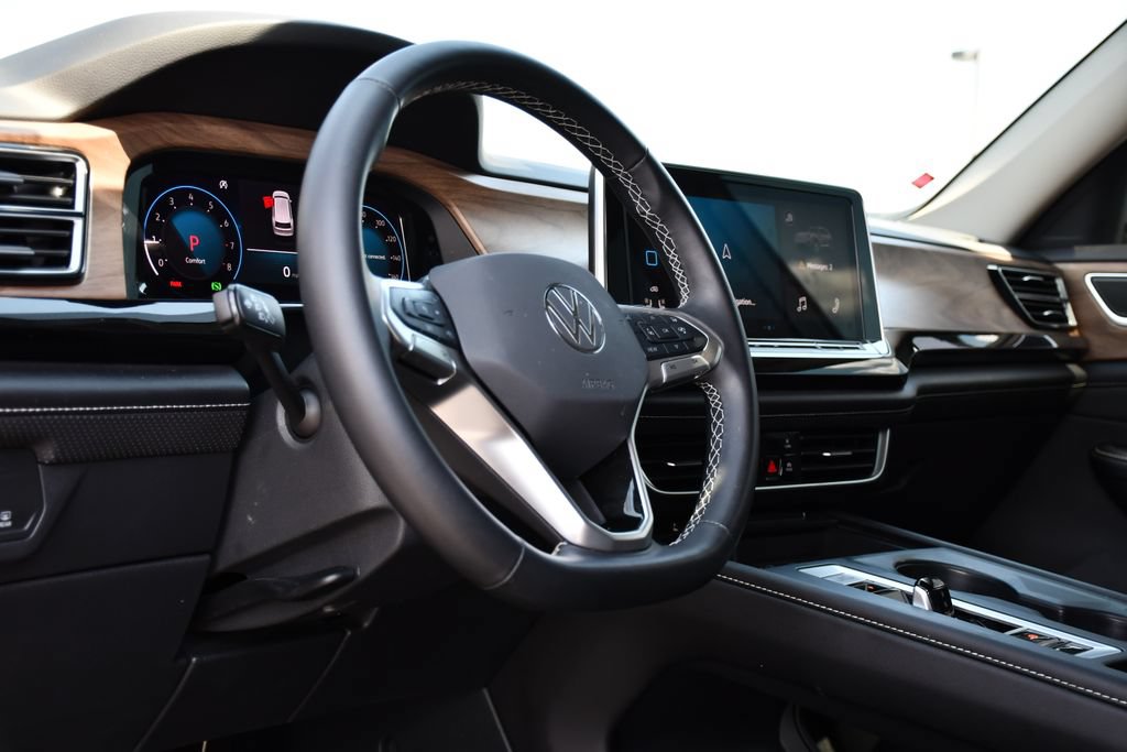 Used 2025 Volkswagen Atlas SE AWD/4WD image 14