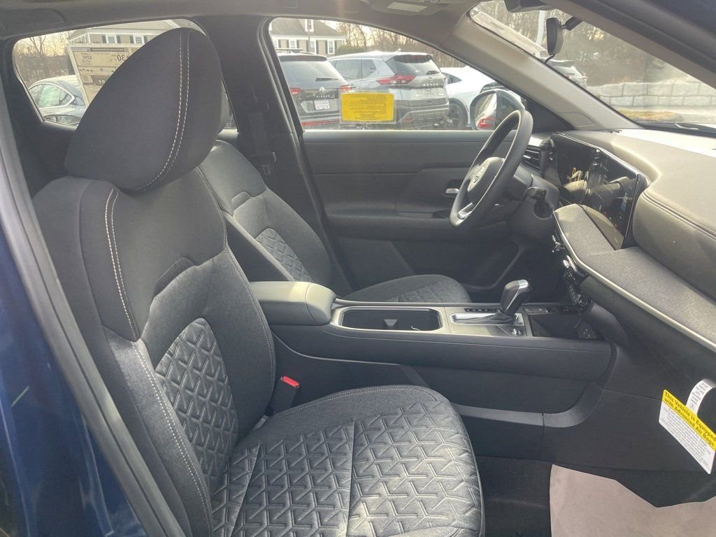 Used 2025 Nissan Kicks SV w/ SV Premium Package image 15