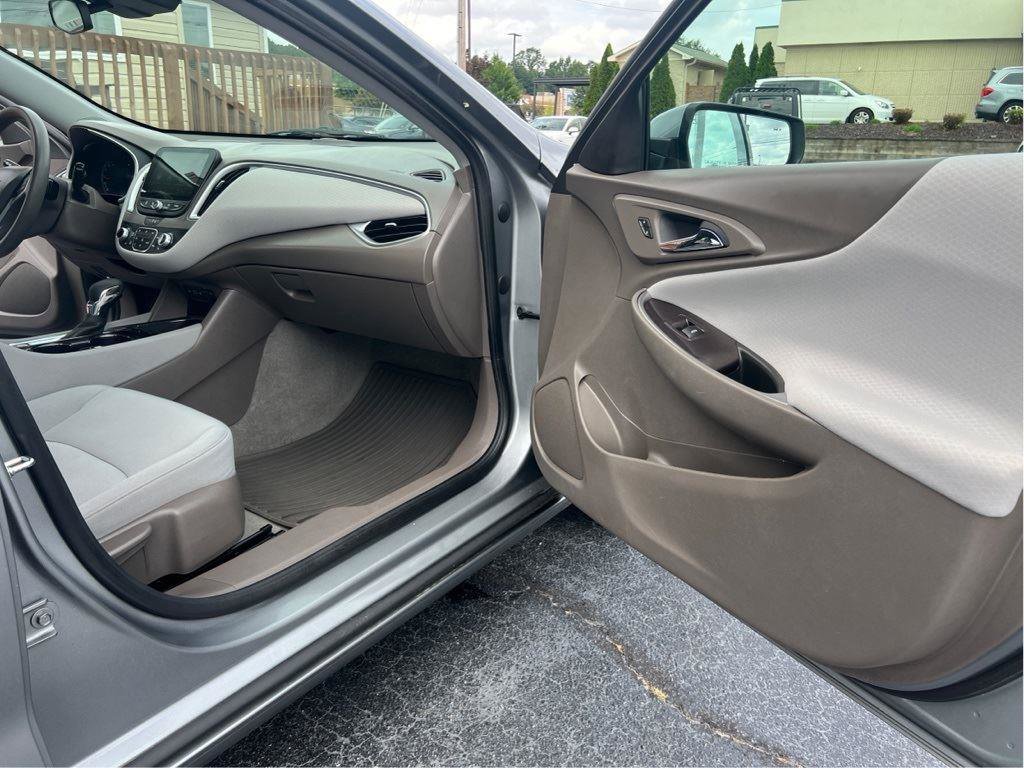 Used 2023 Chevrolet Malibu LT w/ Driver Confidence Package image 12