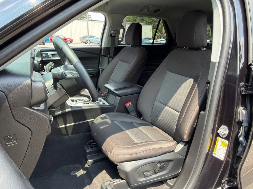 Used 2023 Ford Explorer XLT AWD/4WD image 18
