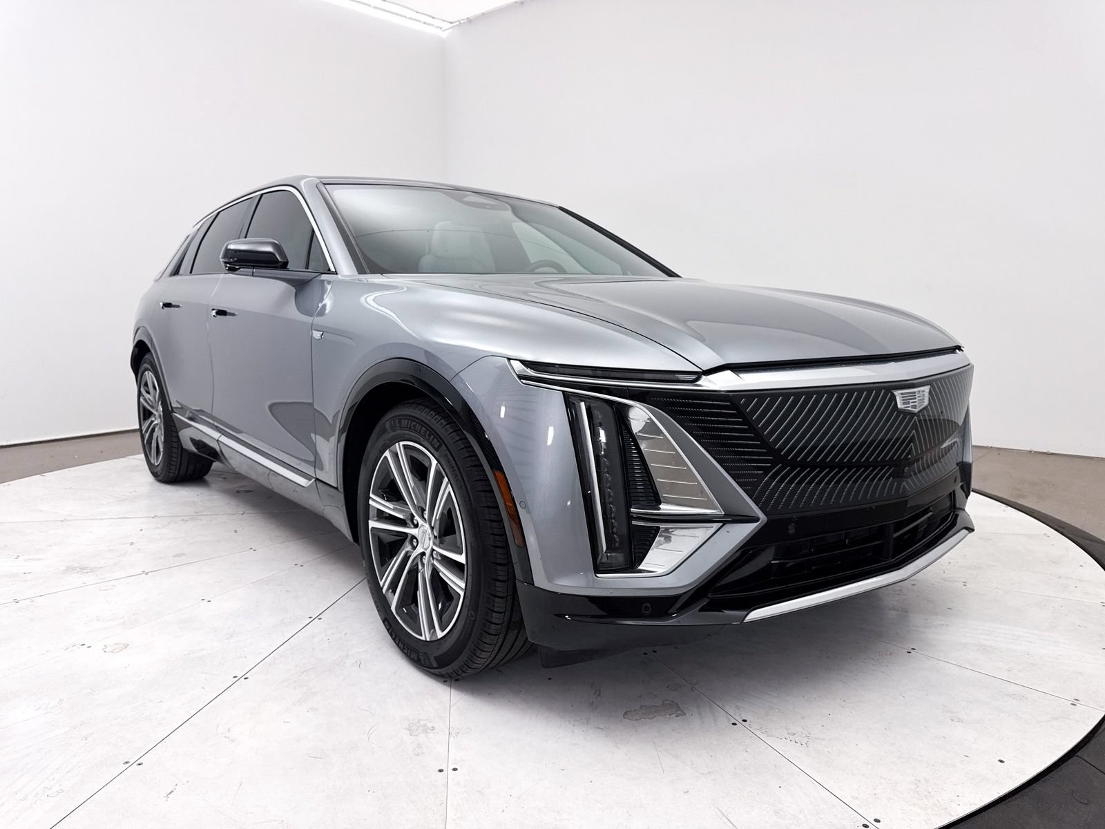 Used 2024 Cadillac Lyriq Luxury AWD/4WD image 10