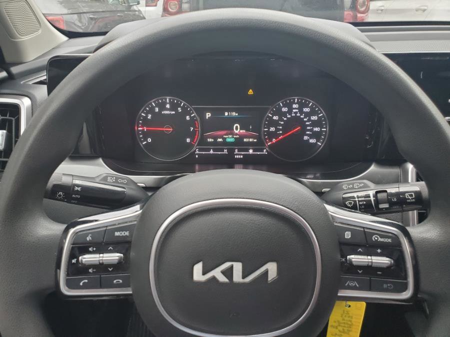 Used 2023 Kia Sorento LX image 10