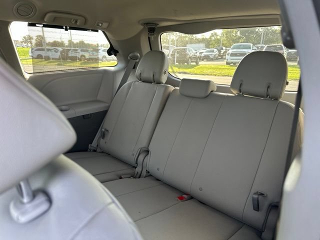 Used 2020 Toyota Sienna XLE w/ Carpet Mat Package FWD image 15