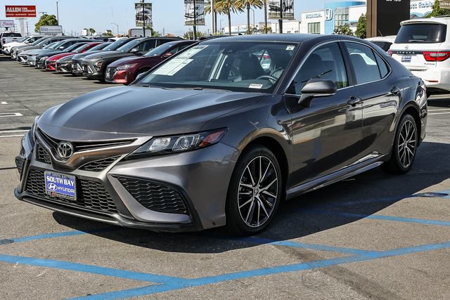 Used 2024 Toyota Camry SE FWD image 3