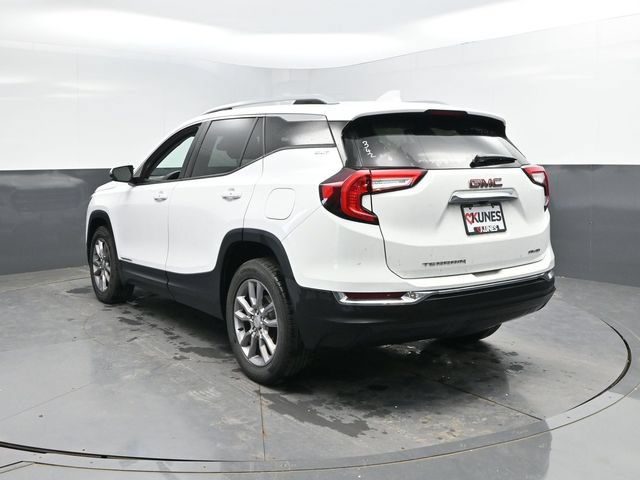 Used 2024 GMC Terrain SLT AWD/4WD image 10