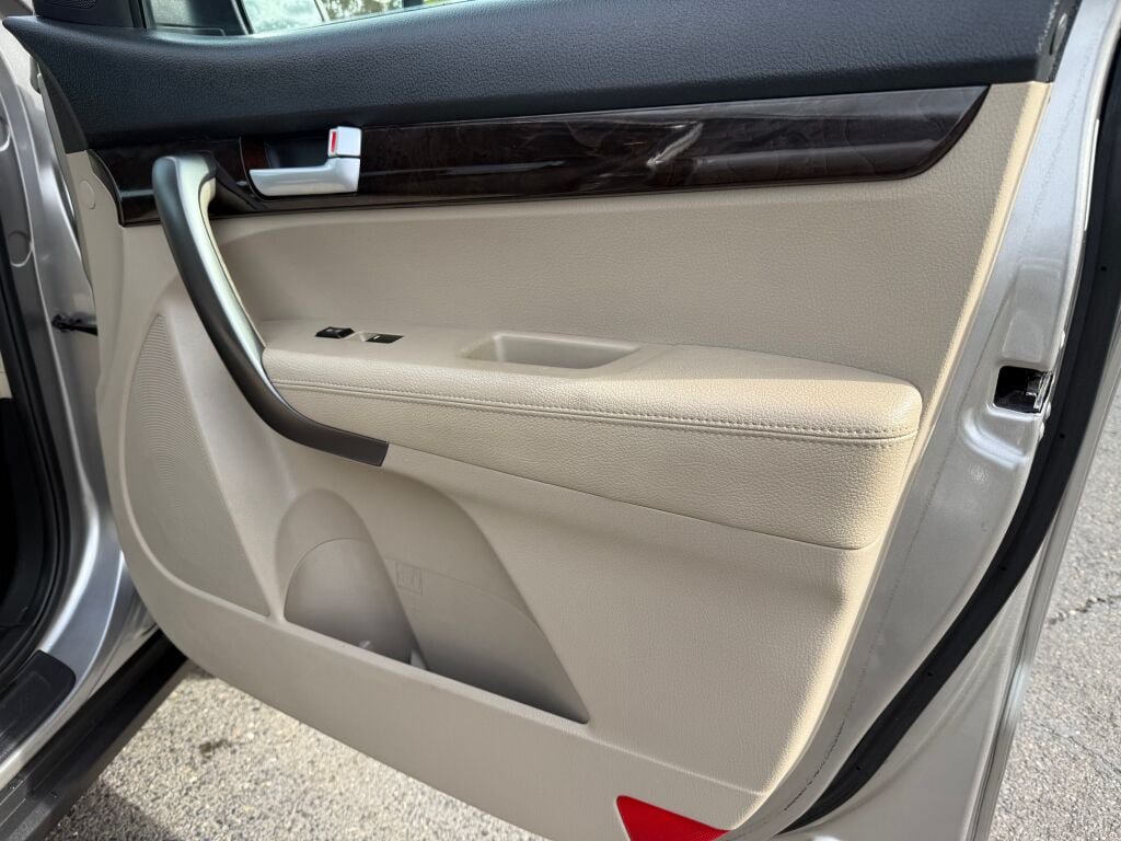 Used 2014 Kia Sorento LX FWD image 25