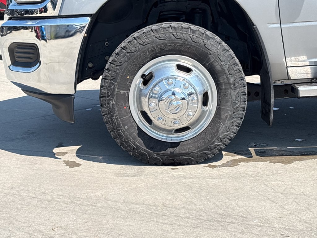 Used 2024 RAM 3500 Tradesman w/ Chrome Appearance Group AWD/4WD image 6