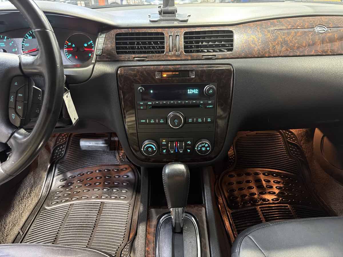 Used 2013 Chevrolet Impala LTZ FWD image 20