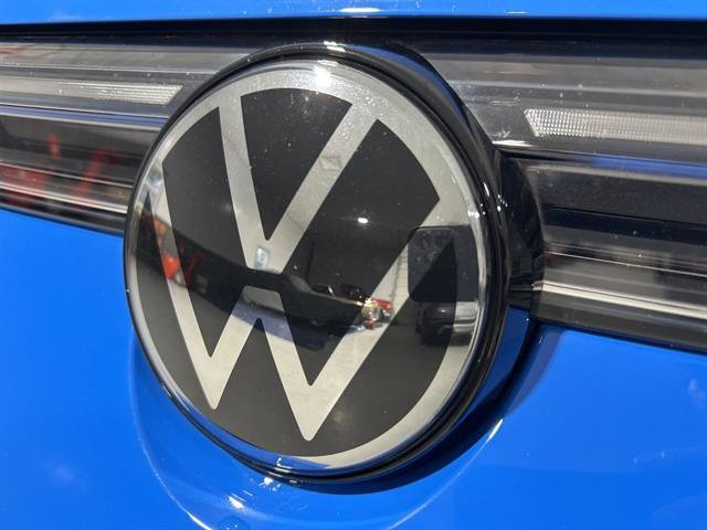 Certified 2025 Volkswagen Taos SE image 9