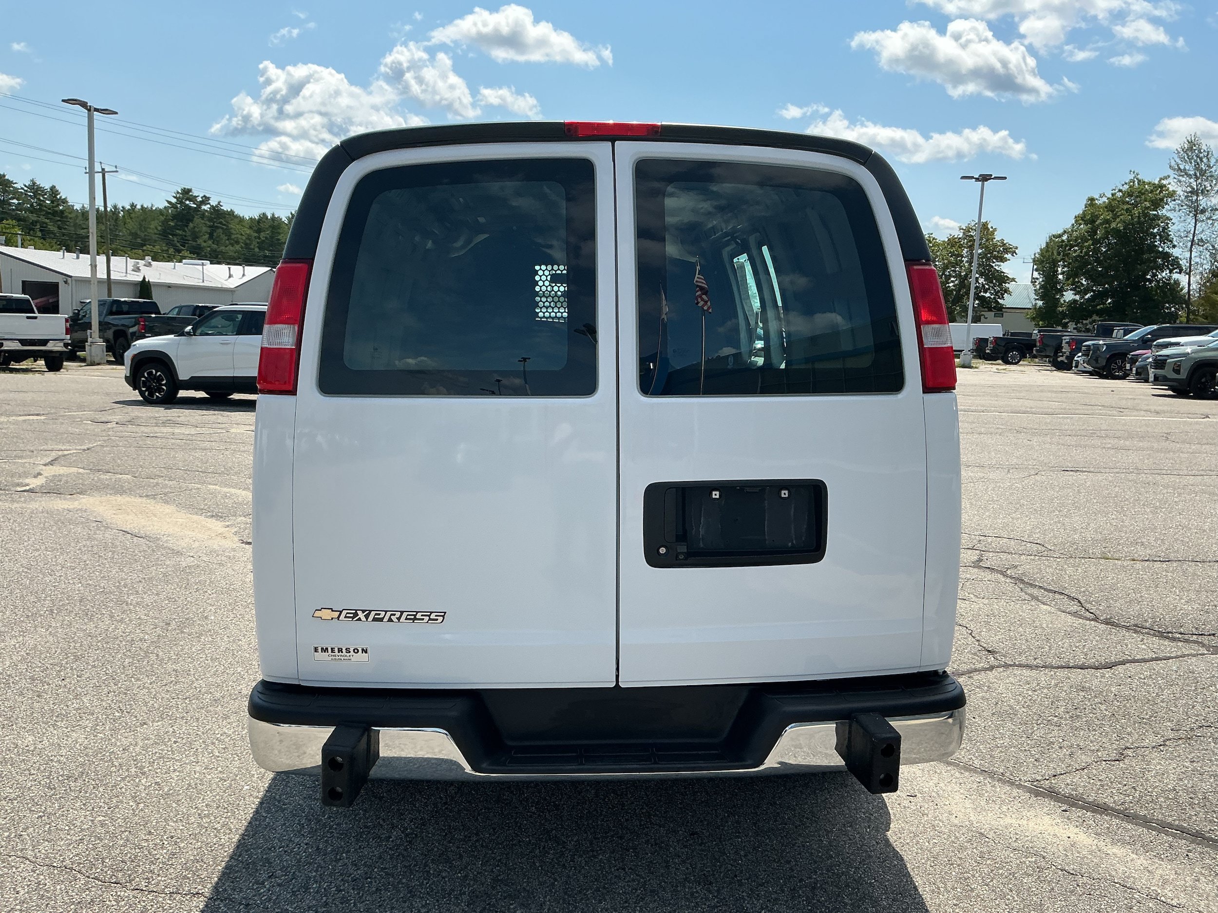 Certified 2022 Chevrolet Express 2500 w/ Driver Convenience Package RWD image 6