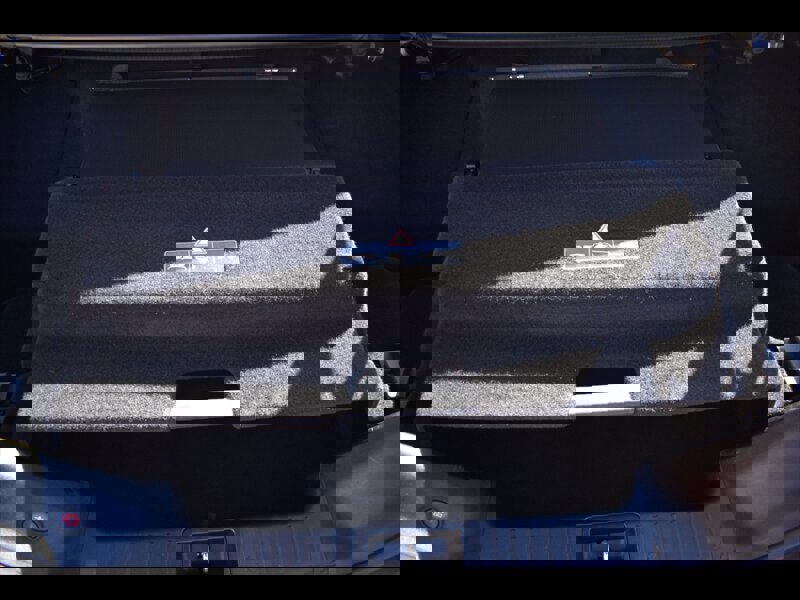 Used 2015 Mercedes-Benz SL 550 w/ Driver Assistance Package image 28