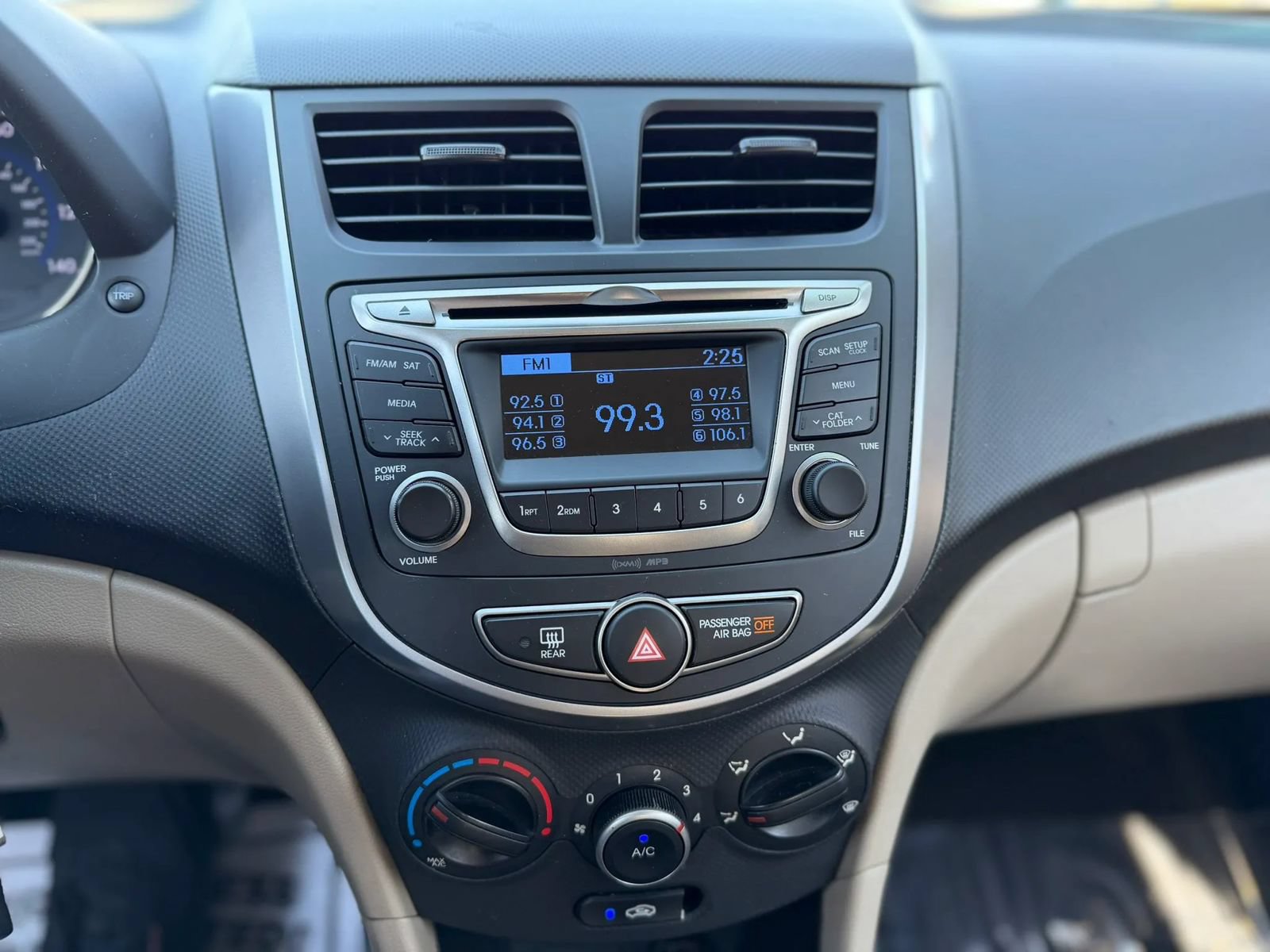Used 2016 Hyundai Accent SE FWD image 17