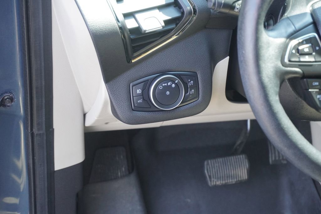 Used 2019 Ford Escape Titanium image 18