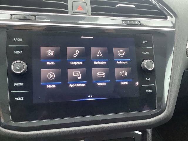 Used 2022 Volkswagen Tiguan SE R-Line image 32