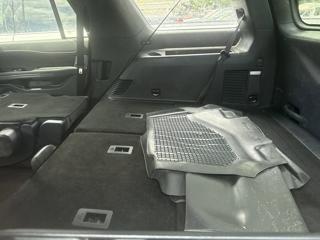 Used 2023 Ford Expedition Limited AWD/4WD image 14