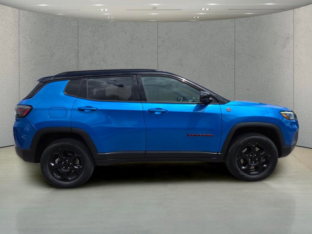 Used 2023 Jeep Compass Trailhawk w/ Trailhawk Elite Group AWD/4WD image 2