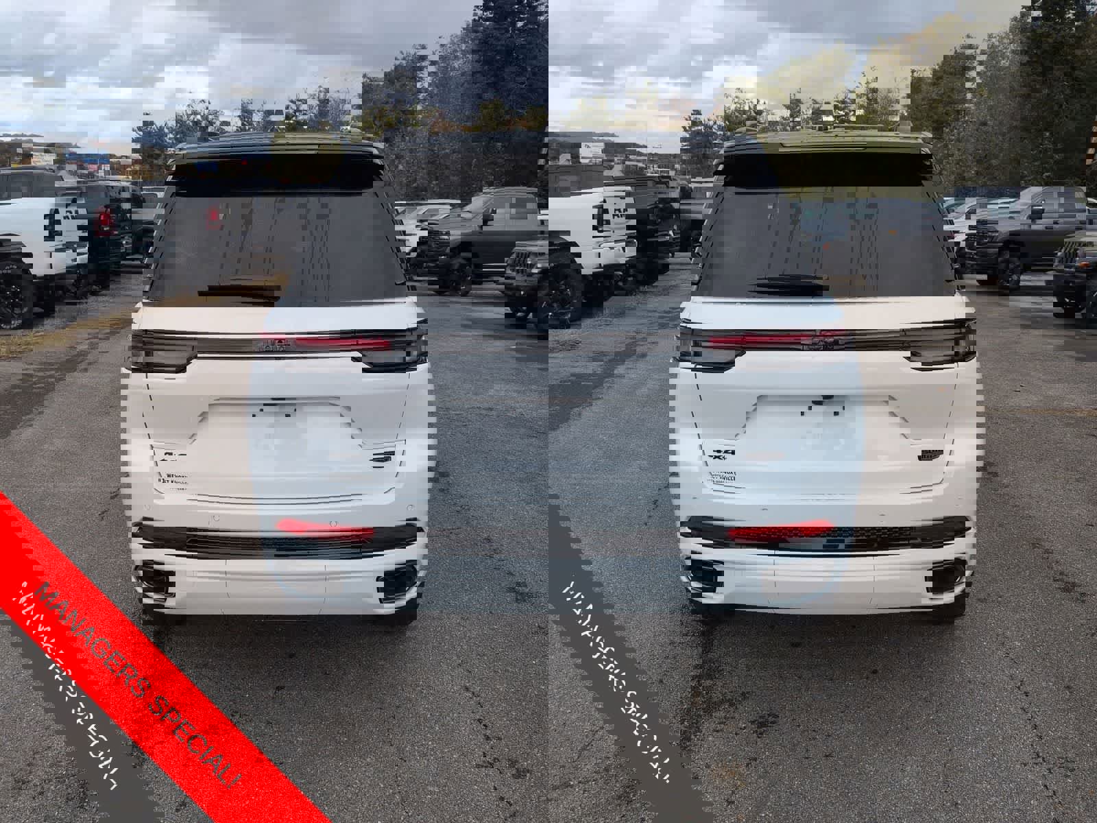 New 2025 Jeep Grand Cherokee Summit image 7