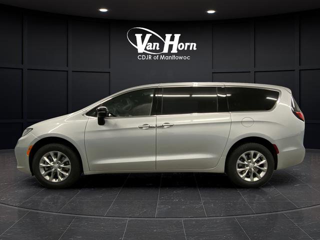 New 2026 Chrysler Pacifica Limited w/ Trailer Tow Group image 13