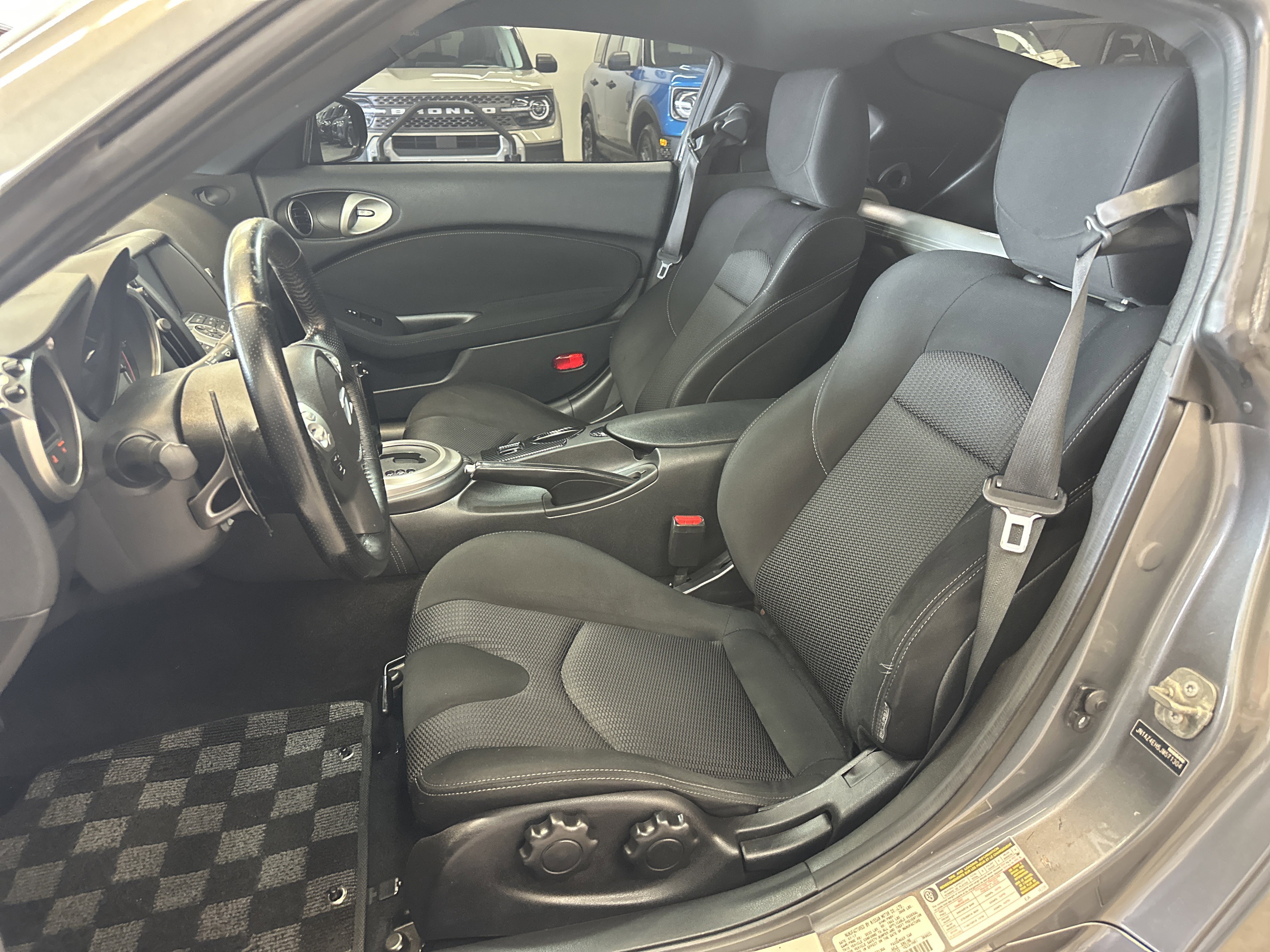 Used 2018 Nissan 370Z w/ Sport Package image 4