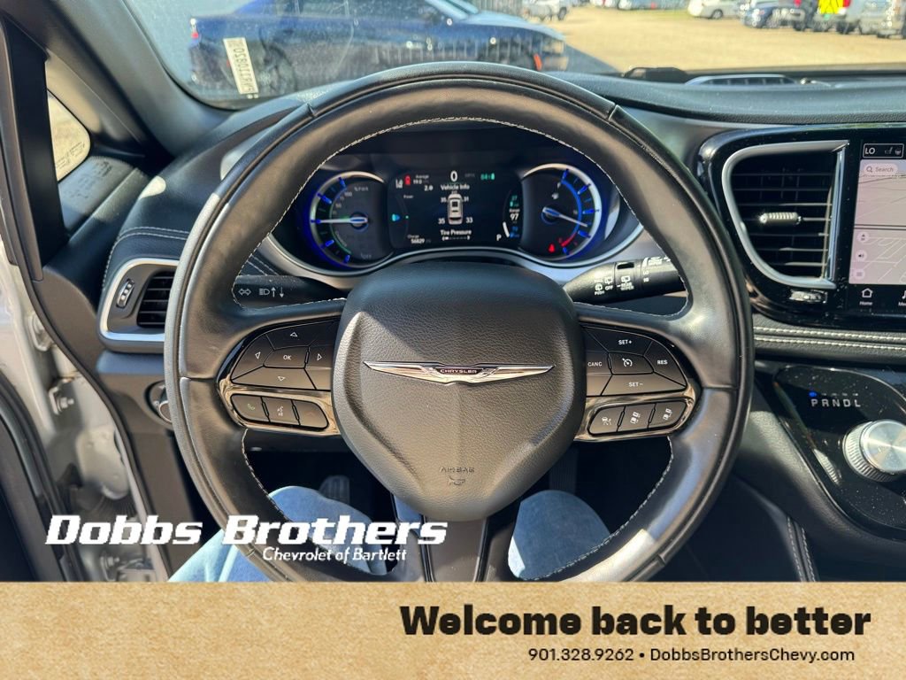 Used 2022 Chrysler Pacifica Limited w/ Uconnect Theater Family Group FWD image 15