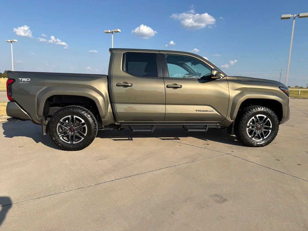 Used 2024 Toyota Tacoma TRD Sport AWD/4WD image 18